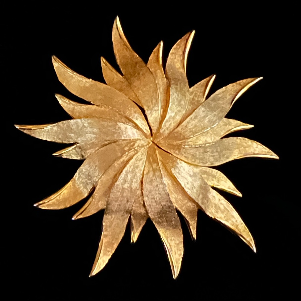 Large vintage Hannah Carlyle brooch